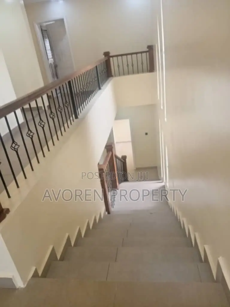 4bdrm Apartment in Carlton Gate Estate, Chevron for rent