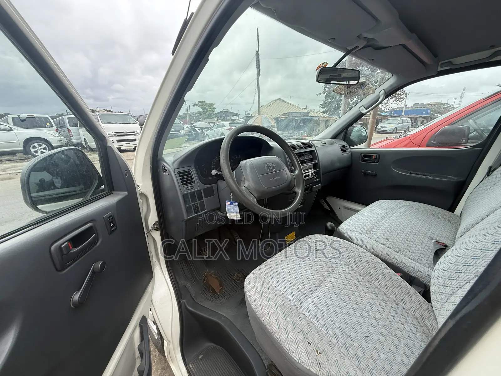 Toyota HiAce 2006 White