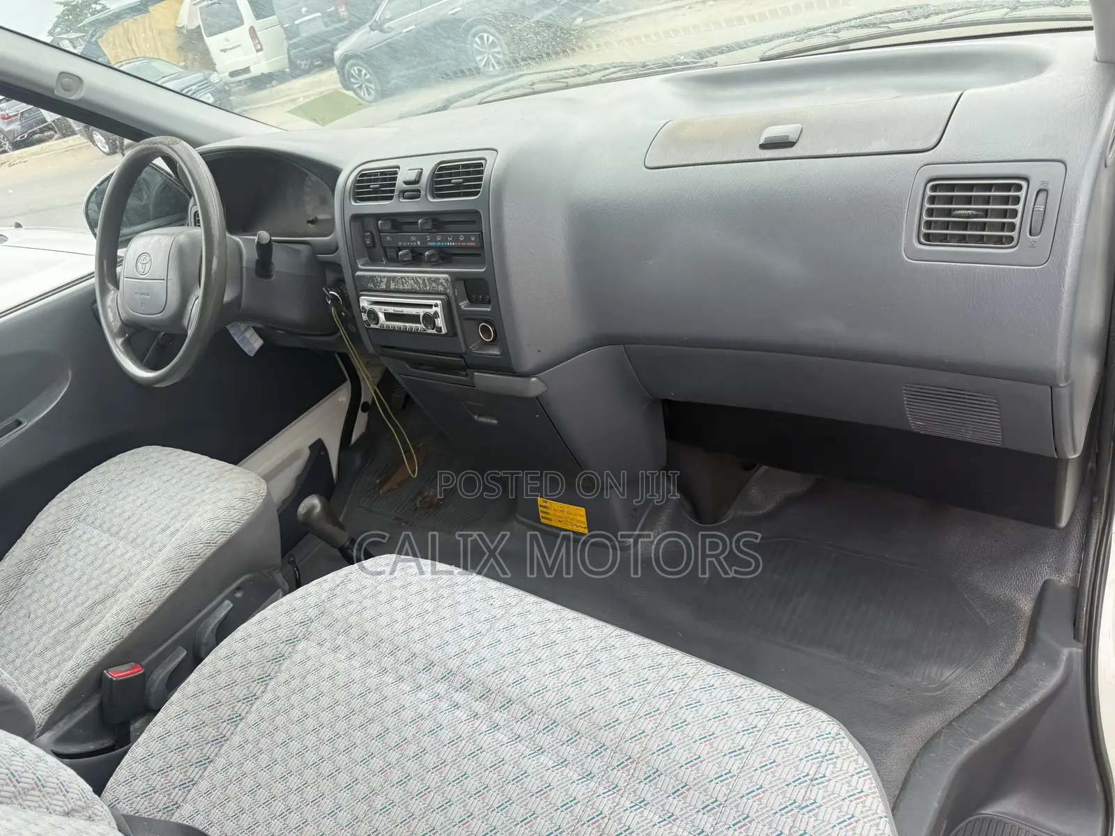 Toyota HiAce 2006 White