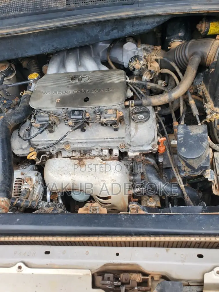 Toyota Sienna 2000 Gold