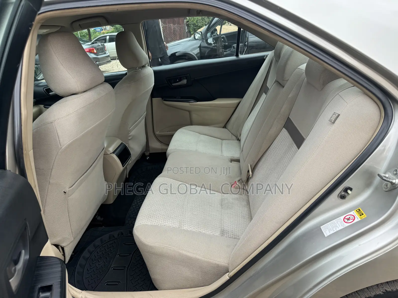 Toyota Camry LE 4dr Sedan (2.5L 4cyl 6A) 2013 Gold