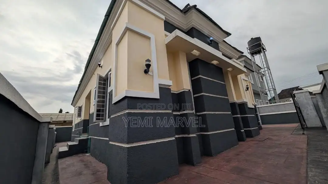 3bdrm Bungalow in Bashorun Housing for sale