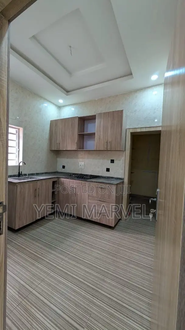 3bdrm Bungalow in Bashorun Housing for sale