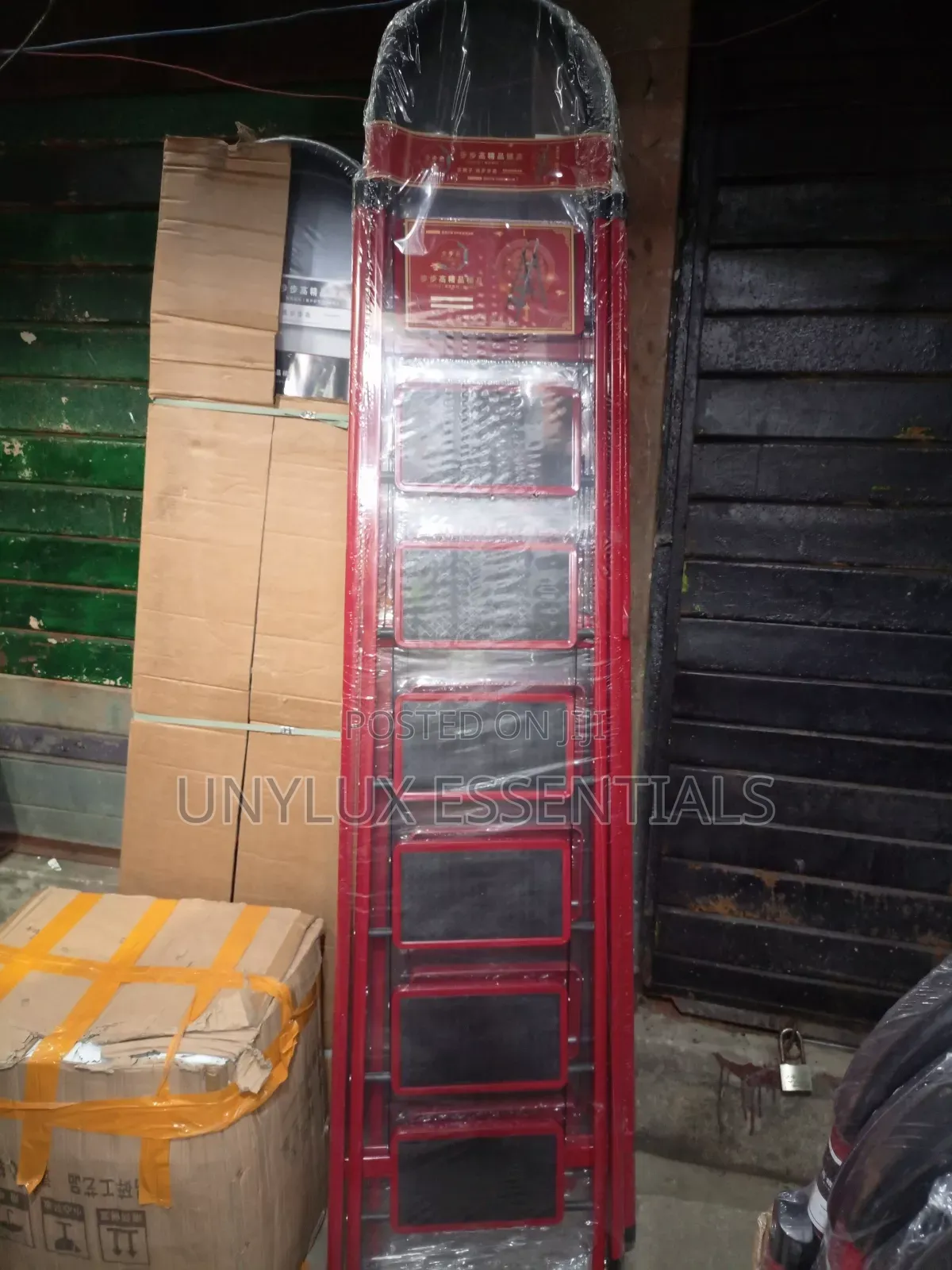 Sturdy 7 Step Red Colour Ladder