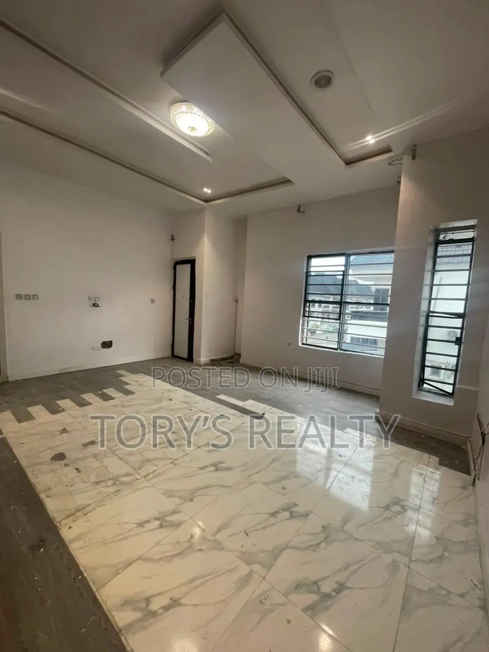 Mini Flat in Chevron for rent