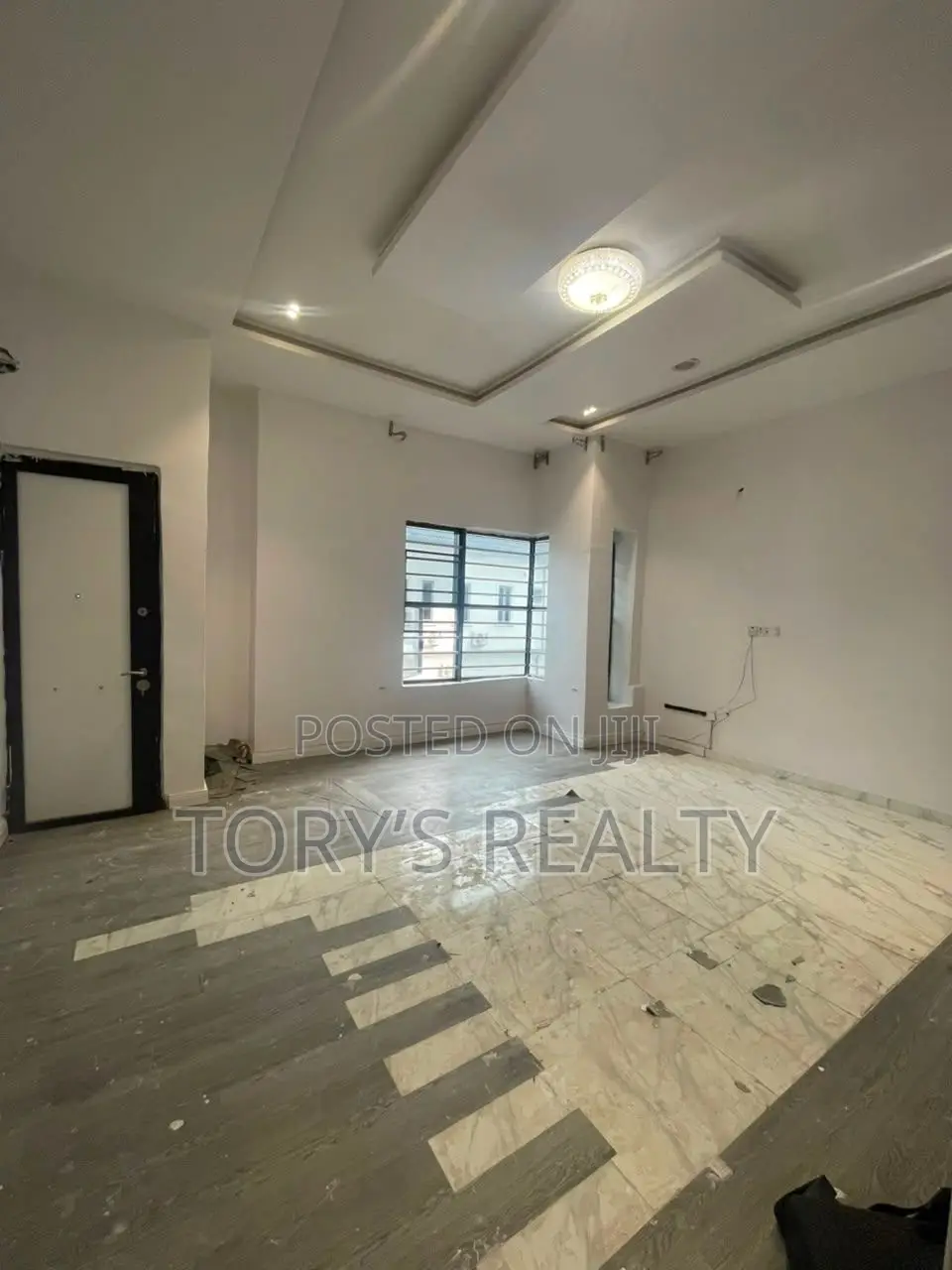 Mini Flat in Chevron for rent