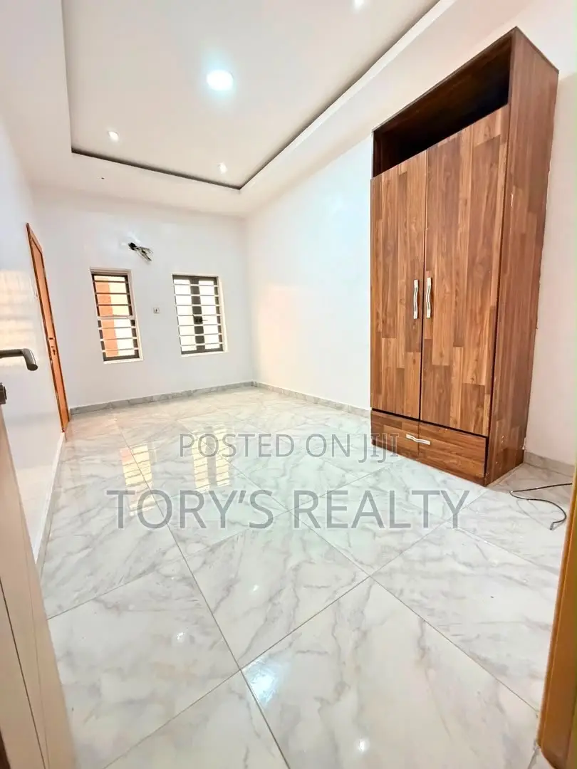 1bdrm Apartment in Lekki Phase 2 for rent