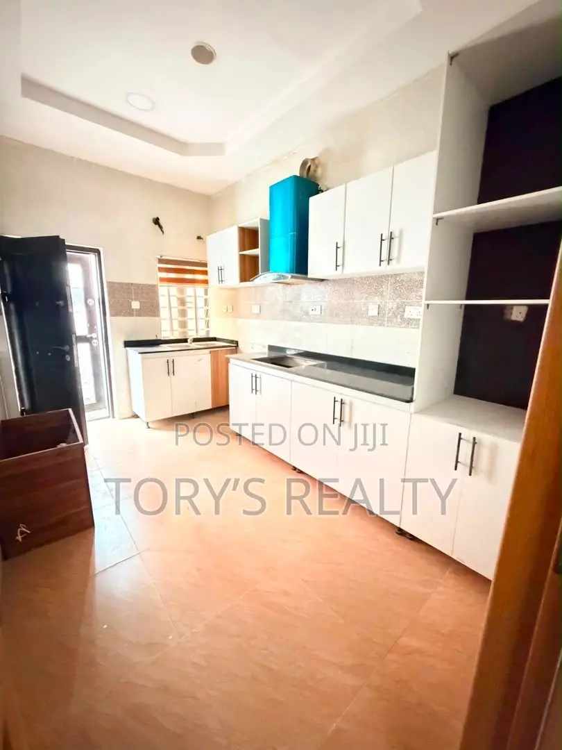 1bdrm Apartment in Lekki Phase 2 for rent