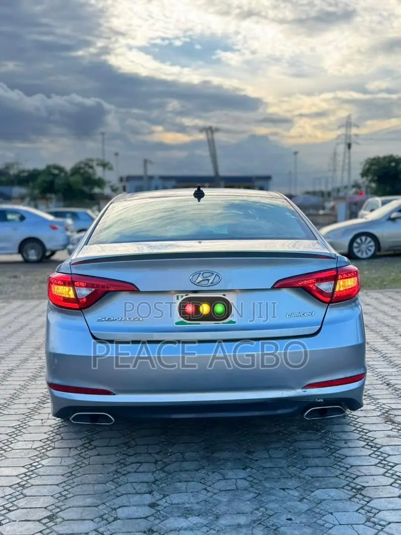 Hyundai Sonata Limited w/Brown Leather PZEV 4dr Sedan (2.4L 4cyl 6A)