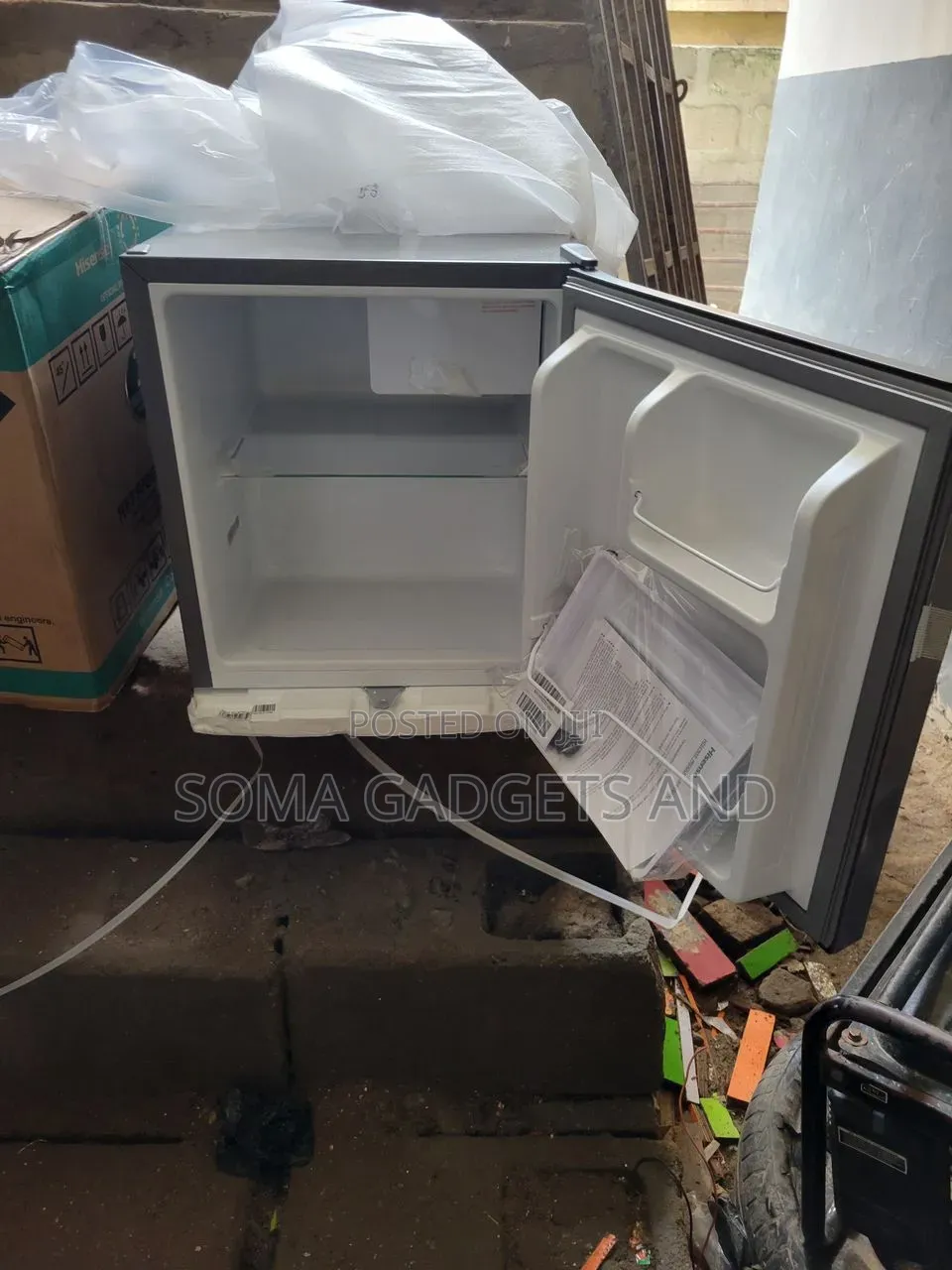 Hisense Bedside Fridge (44litres)
