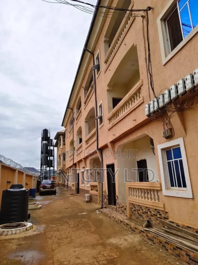 3bdrm Apartment in Emene, Enugu for sale