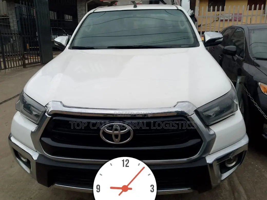 Toyota Hilux Revo Double Cab Petrol 2.7 AWD 2017 White