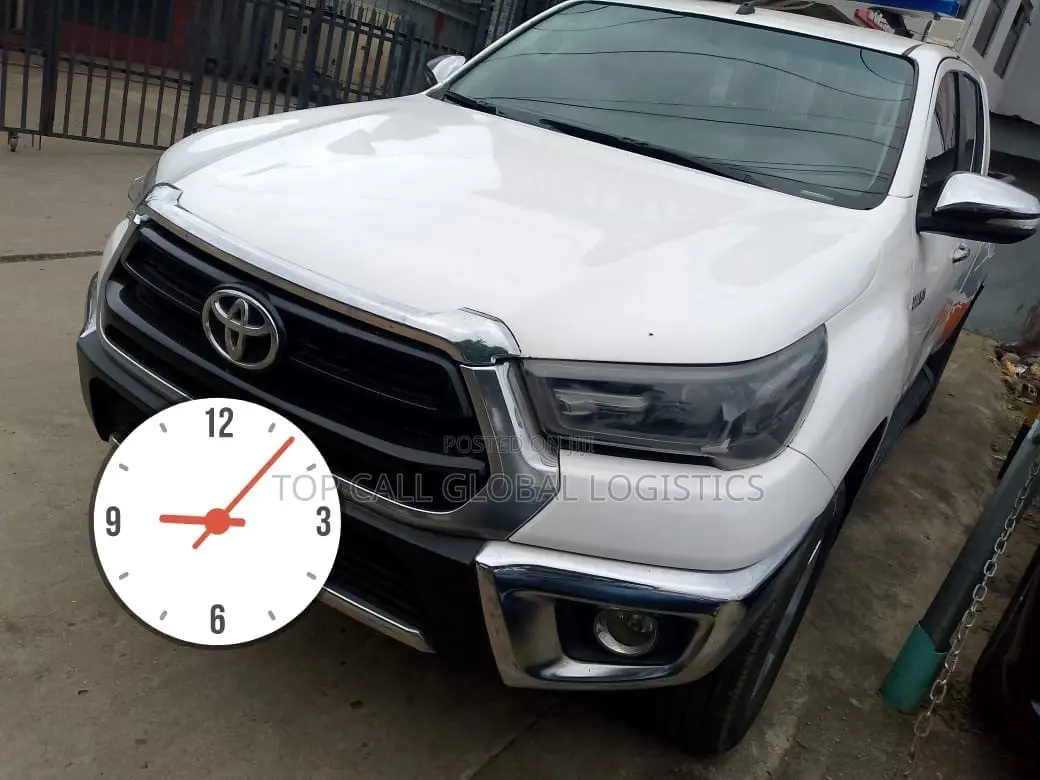 Toyota Hilux Revo Double Cab Petrol 2.7 AWD 2017 White