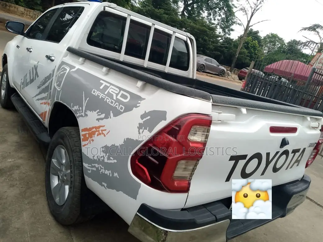 Toyota Hilux Revo Double Cab Petrol 2.7 AWD 2017 White