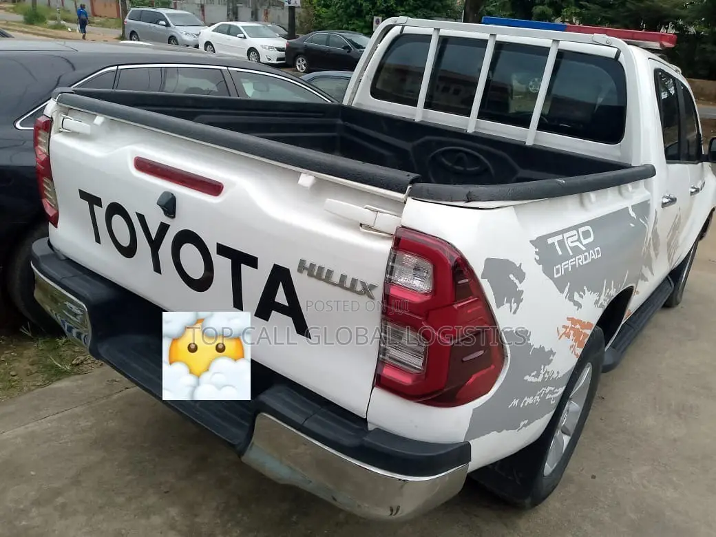 Toyota Hilux Revo Double Cab Petrol 2.7 AWD 2017 White