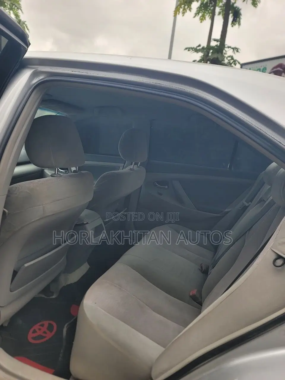 Toyota Camry LE 4dr Sedan (2.5L 4cyl 6AM) 2010 Silver