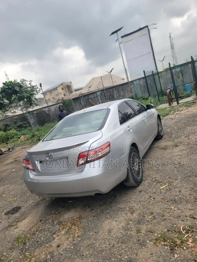 Toyota Camry LE 4dr Sedan (2.5L 4cyl 6AM) 2010 Silver