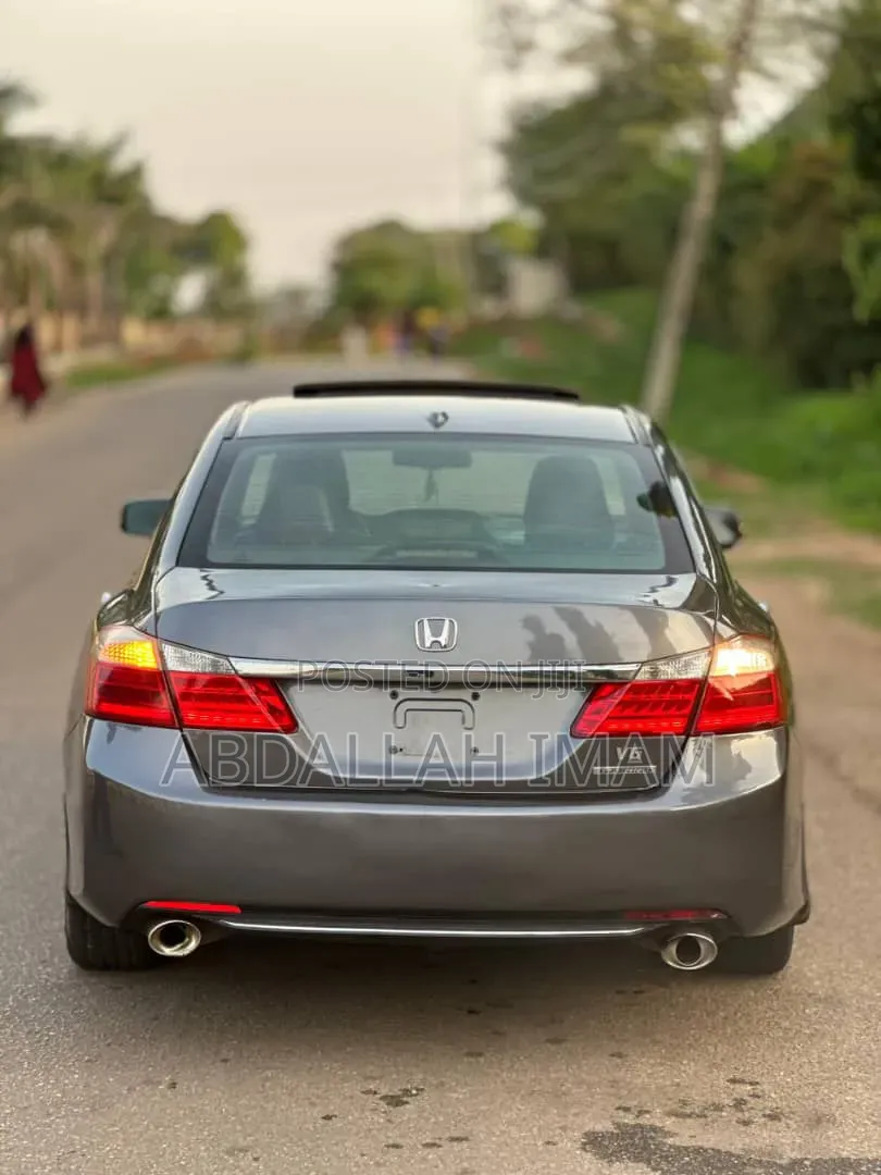 Honda Accord Touring 4dr Sedan FWD (3.5L 6cyl 6A) 2013 Gray