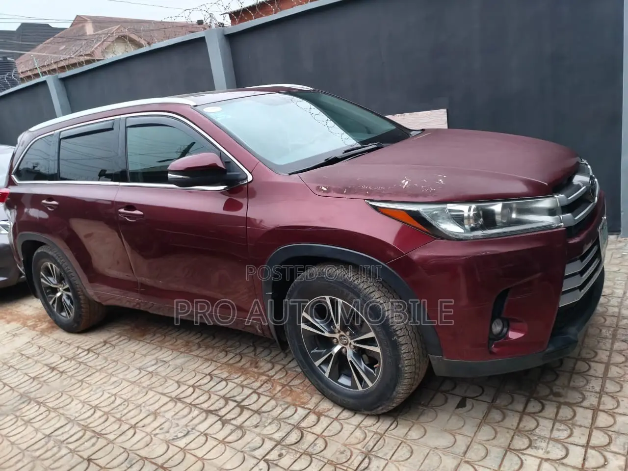Toyota Highlander XLE 4x2 V6 (3.5L 6cyl 8A) 2017 Red