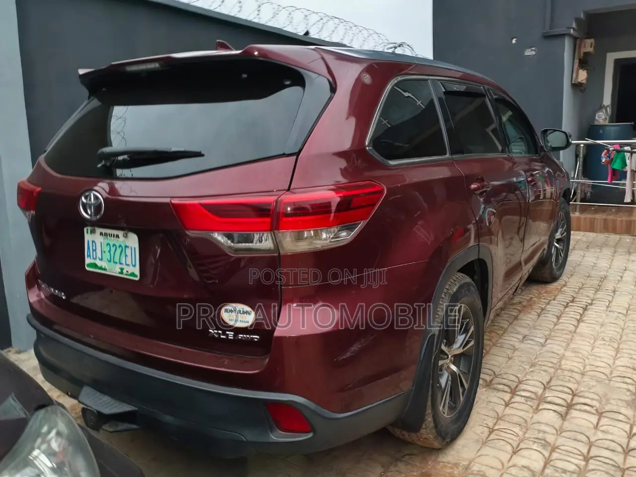 Toyota Highlander XLE 4x2 V6 (3.5L 6cyl 8A) 2017 Red