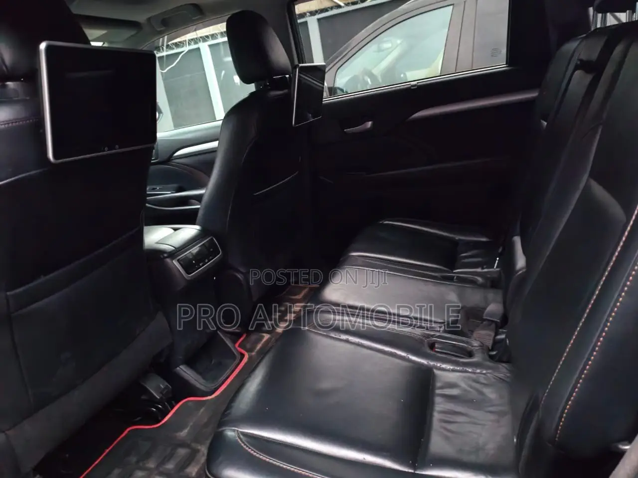 Toyota Highlander XLE 4x2 V6 (3.5L 6cyl 8A) 2017 Red