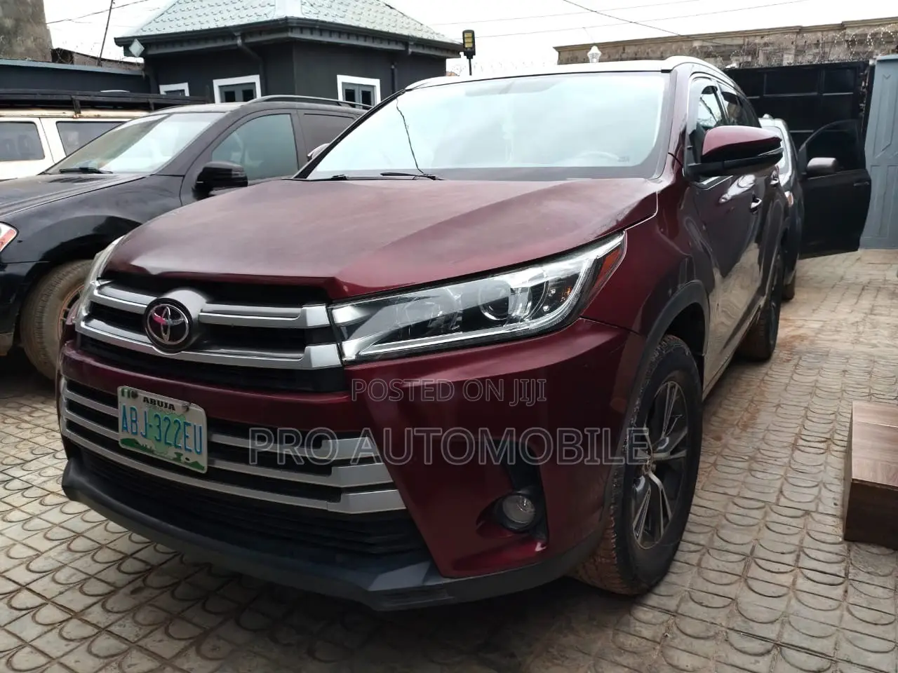 Toyota Highlander XLE 4x2 V6 (3.5L 6cyl 8A) 2017 Red