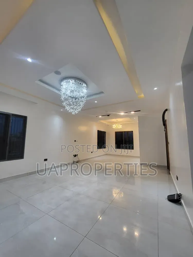 Furnished 6bdrm Mansion in Chevron for sale