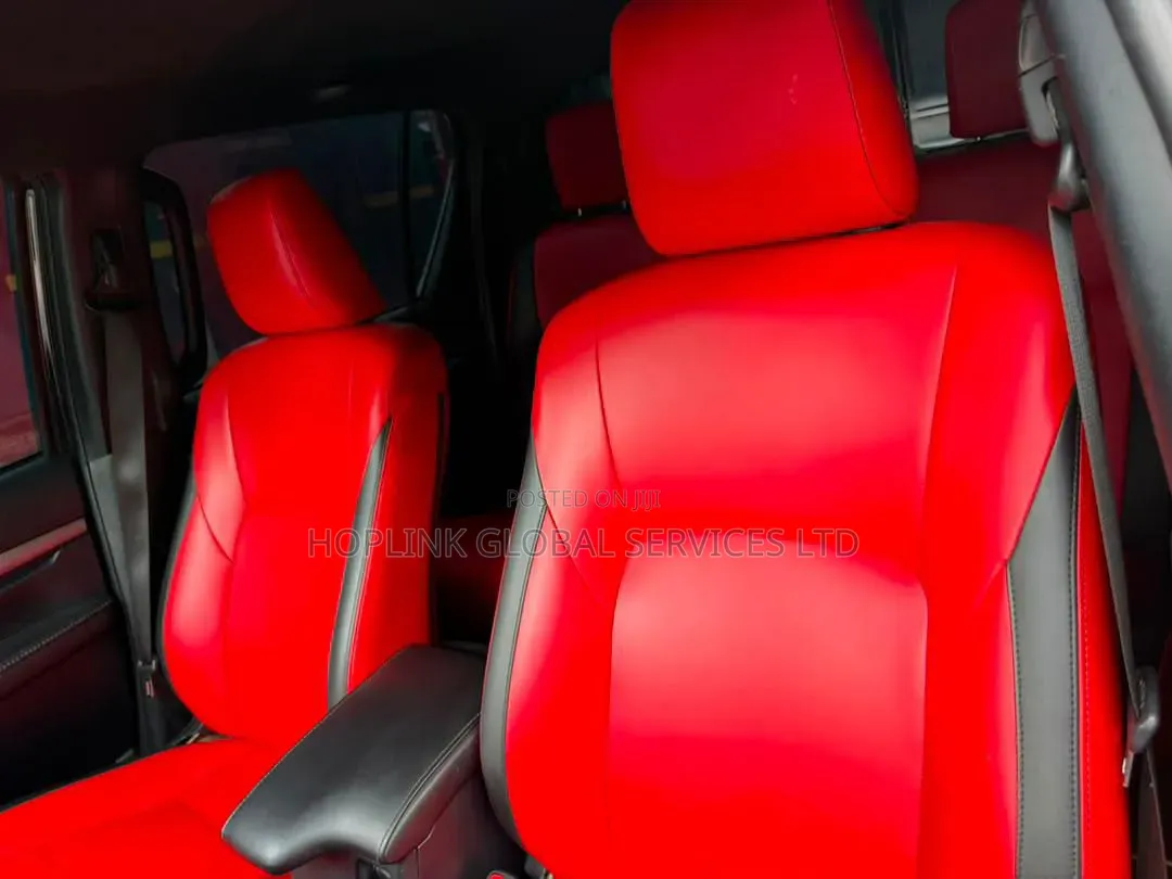 Toyota Hilux 2024 Black