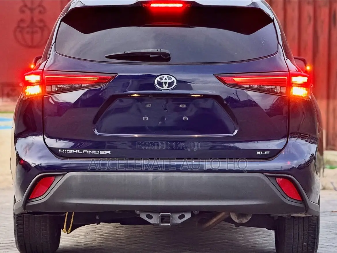 Toyota Highlander XLE AWD 2020 Blue