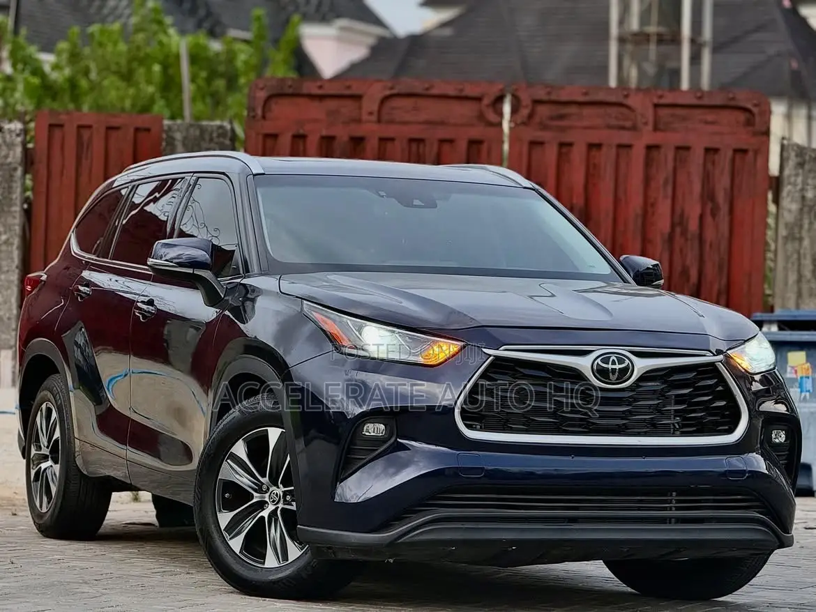 Toyota Highlander XLE AWD 2020 Blue
