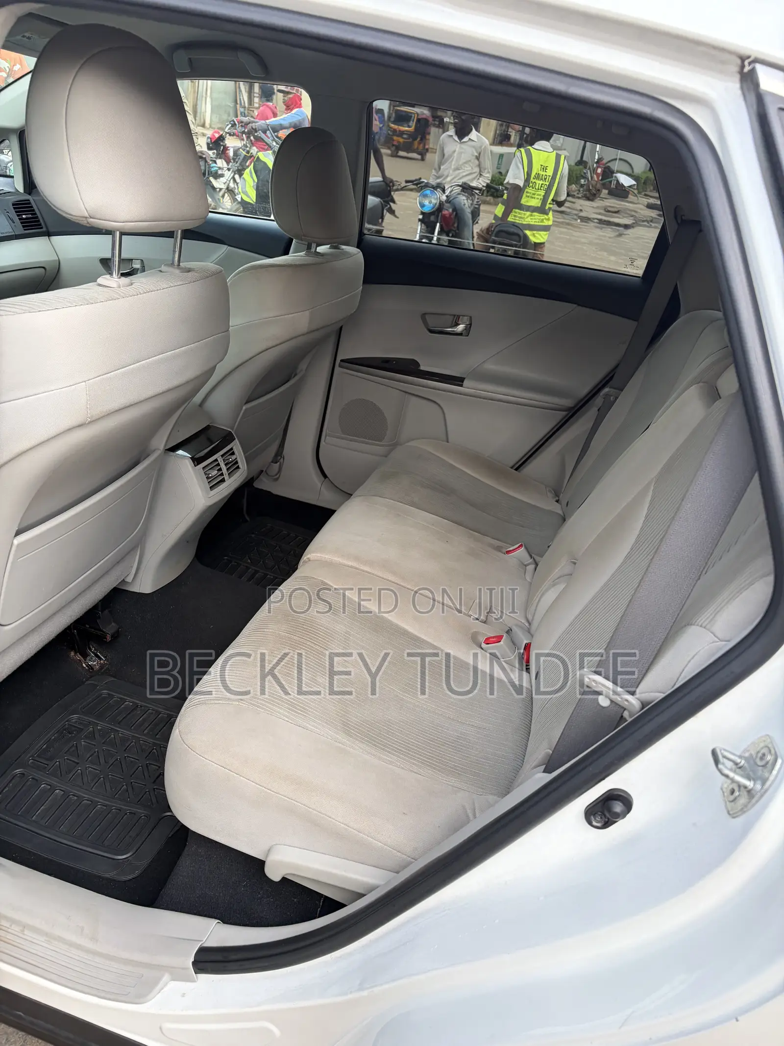 Toyota Venza LE 2011 White