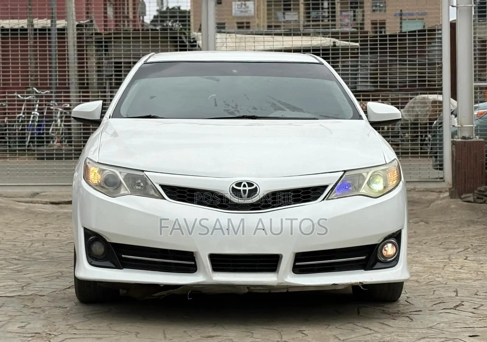 Toyota Camry SE V6 4dr Sedan (3.5L 6cyl 6A) 2013 White