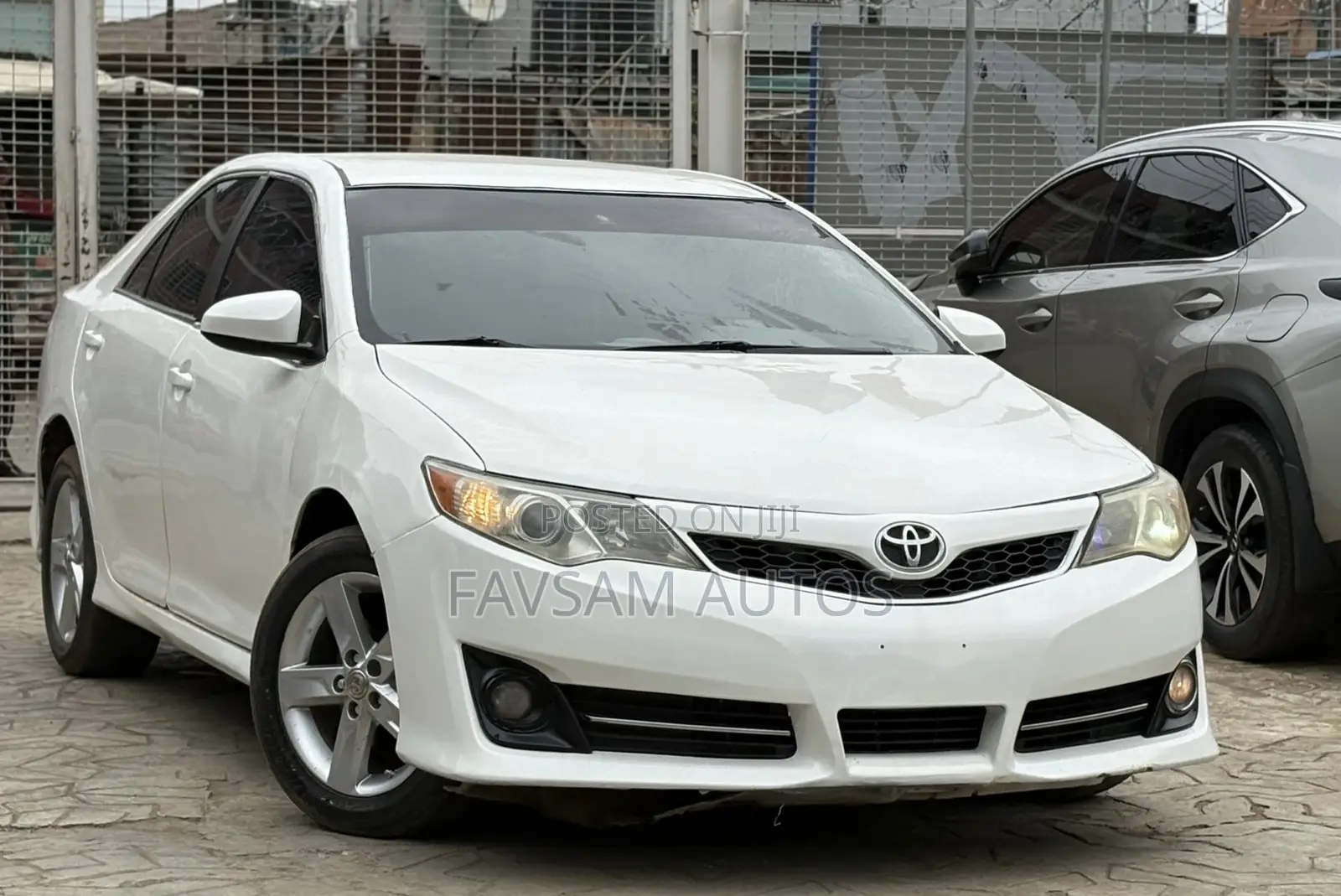Toyota Camry SE V6 4dr Sedan (3.5L 6cyl 6A) 2013 White