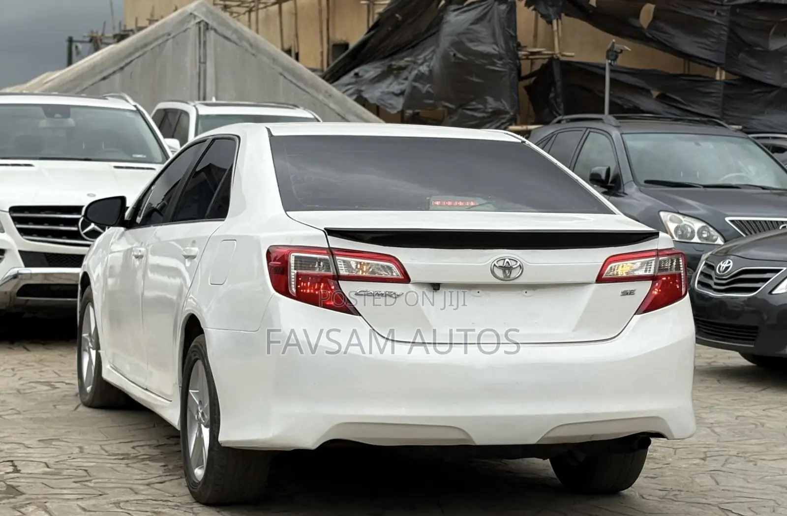 Toyota Camry SE V6 4dr Sedan (3.5L 6cyl 6A) 2013 White