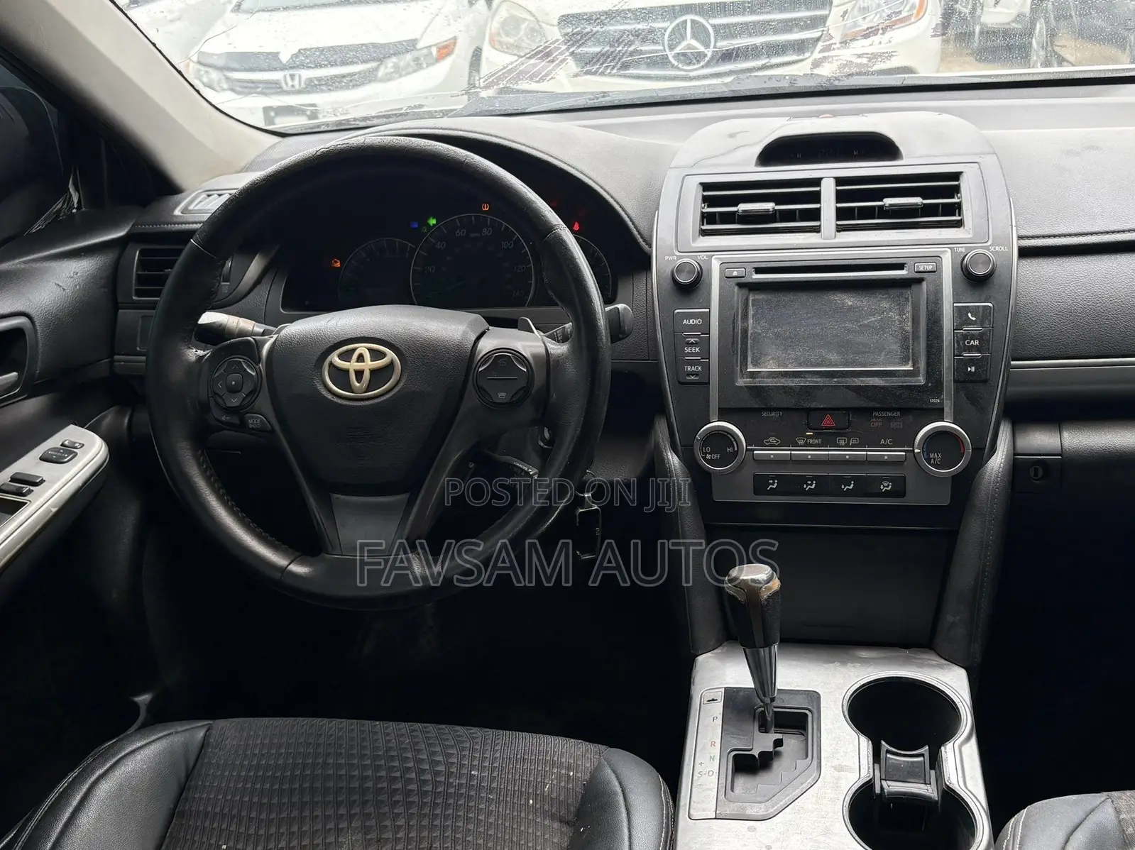 Toyota Camry SE V6 4dr Sedan (3.5L 6cyl 6A) 2013 White