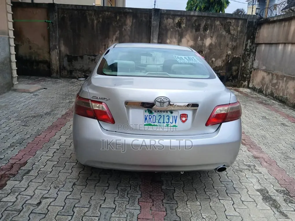 Toyota Camry 2009 Silver