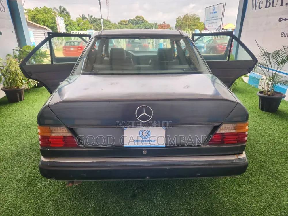 Mercedes-Benz 300E 1995 Gray