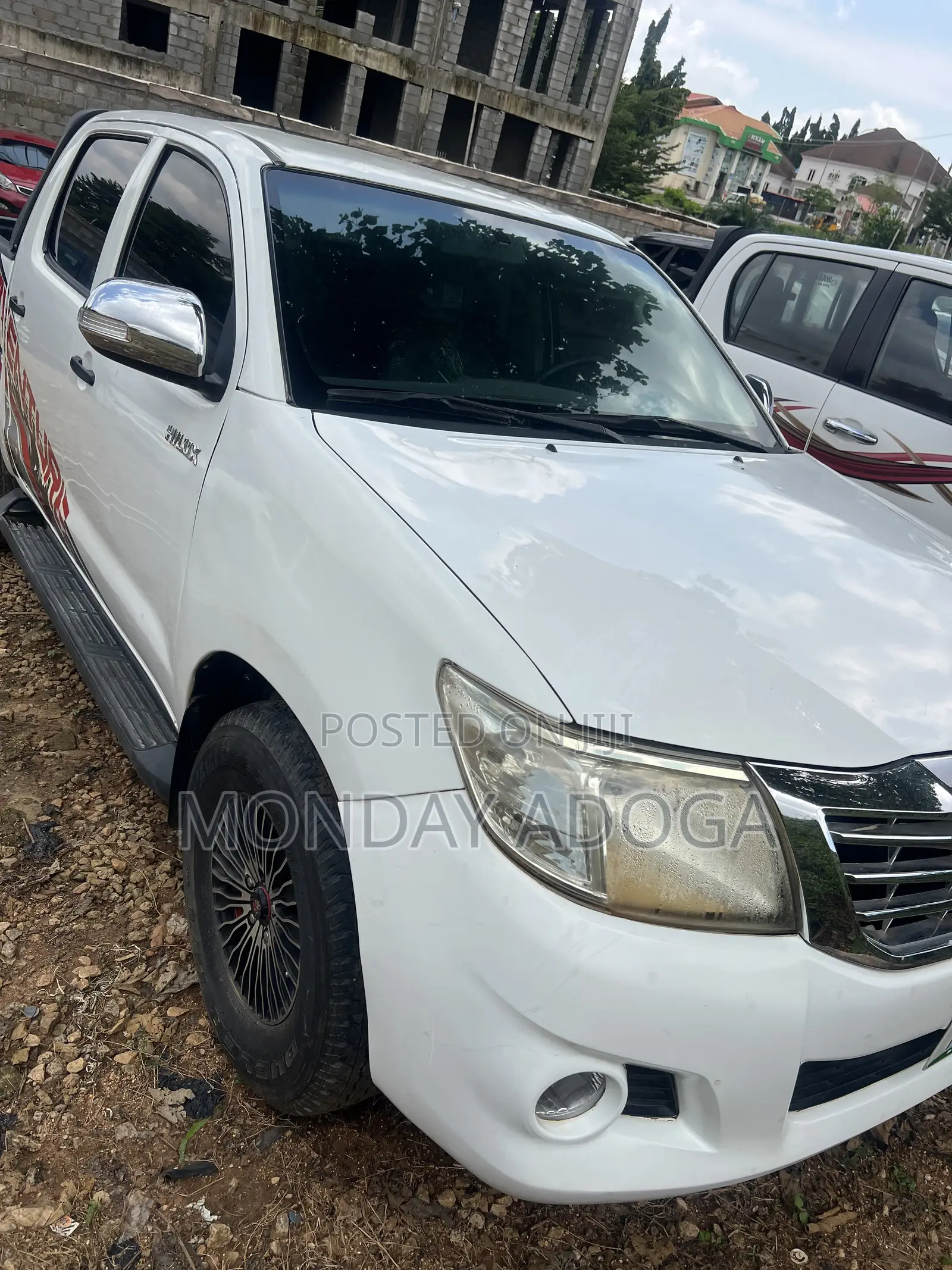 Toyota Hilux SR 4x4 2013 White
