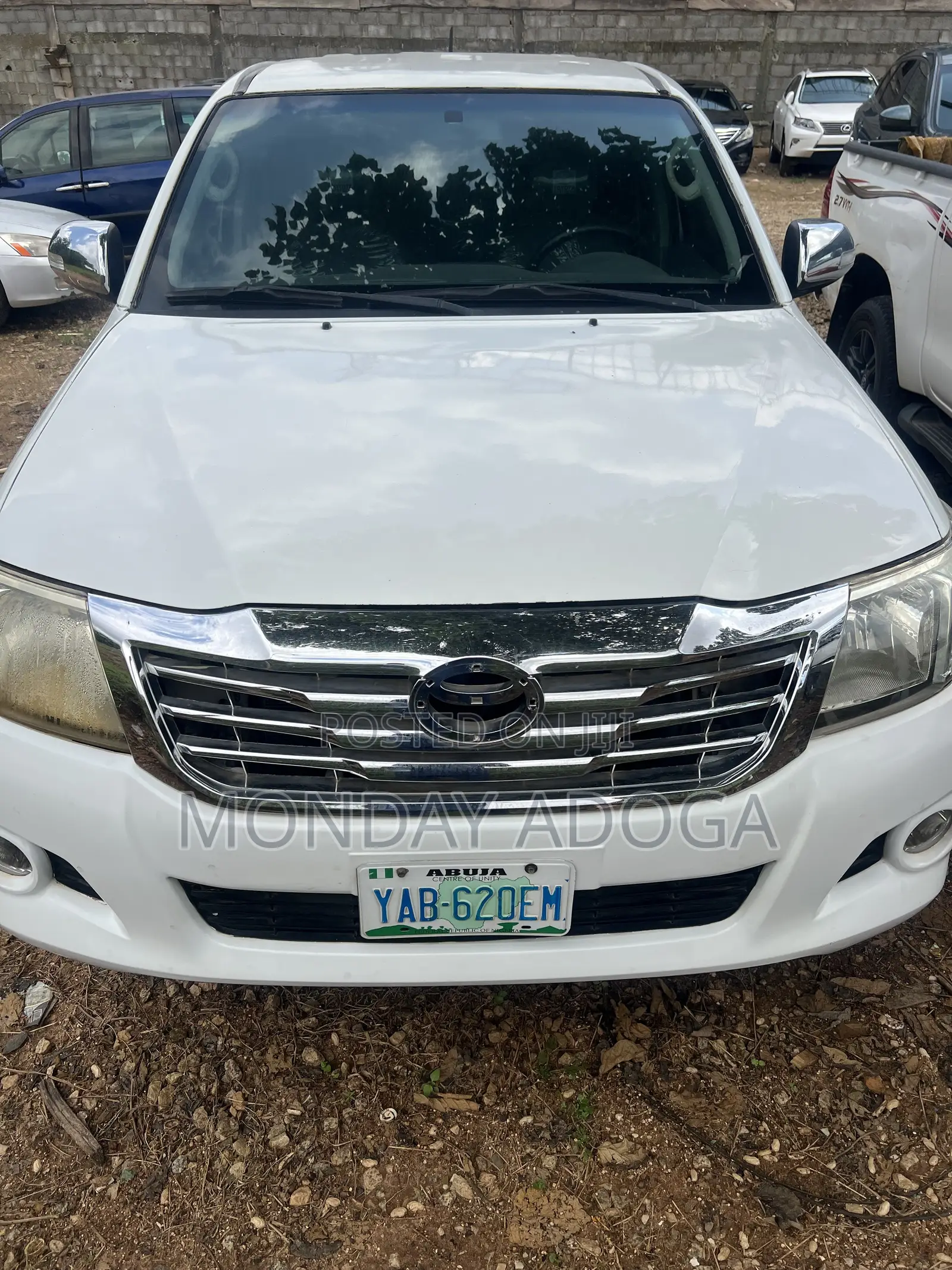 Toyota Hilux SR 4x4 2013 White
