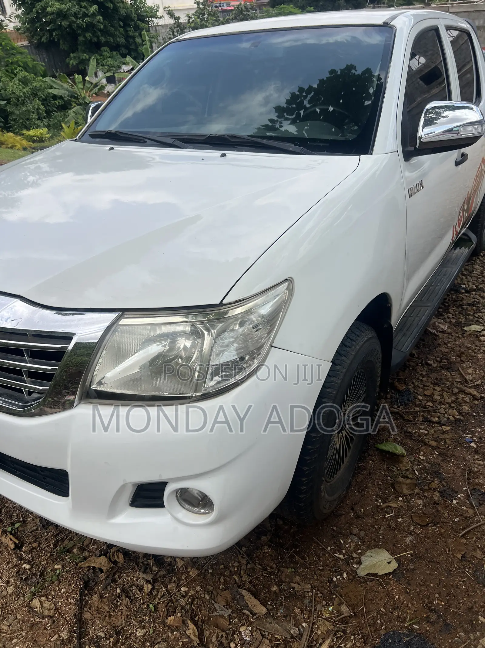 Toyota Hilux SR 4x4 2013 White