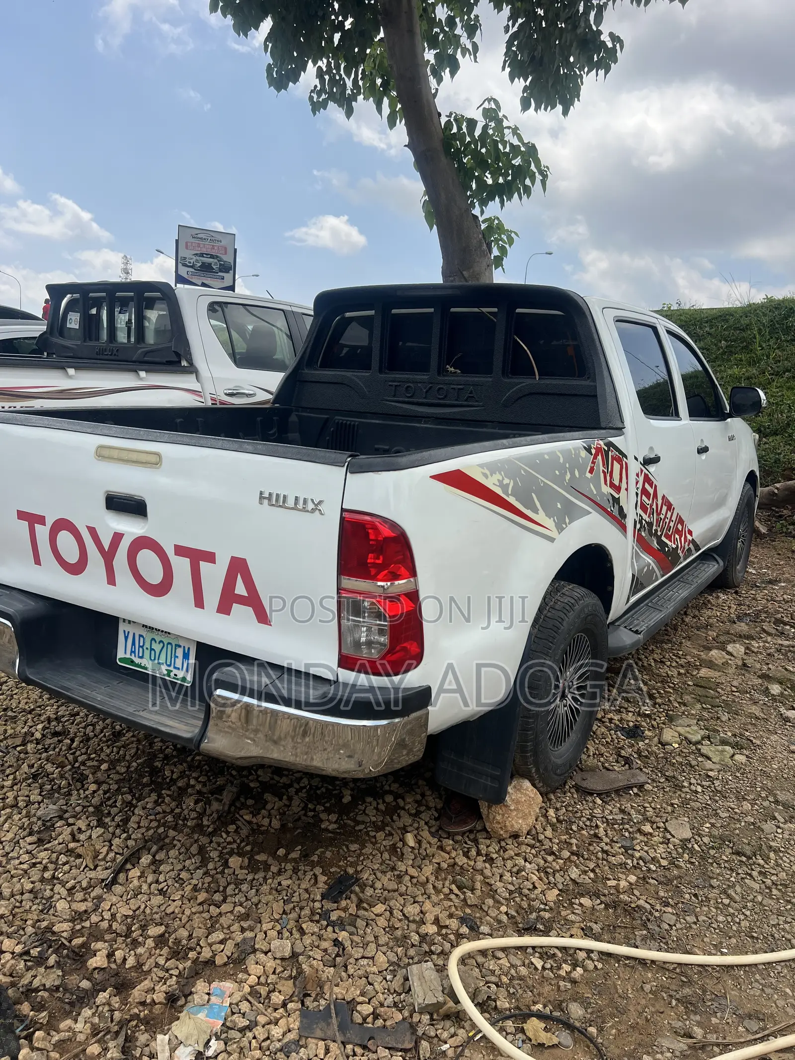 Toyota Hilux SR 4x4 2013 White