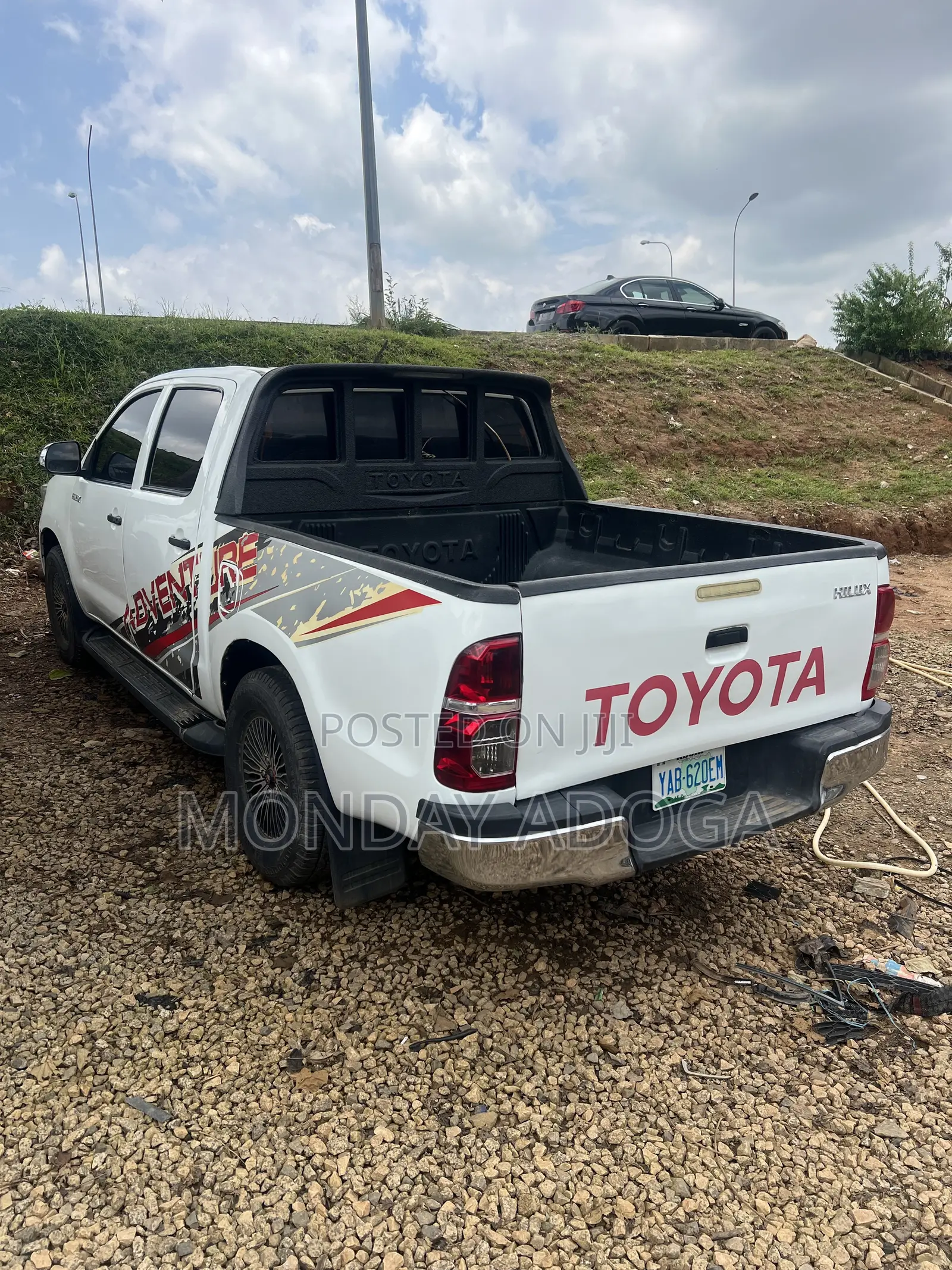 Toyota Hilux SR 4x4 2013 White