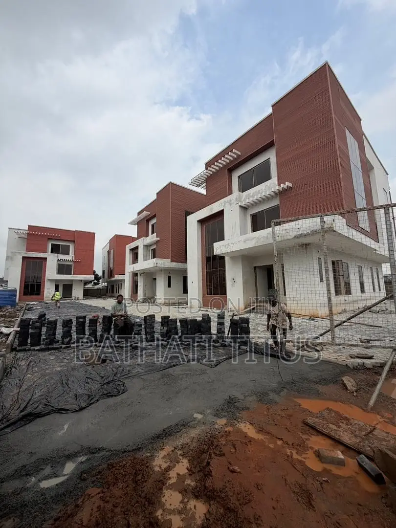 5bdrm Duplex in Guzape District for sale