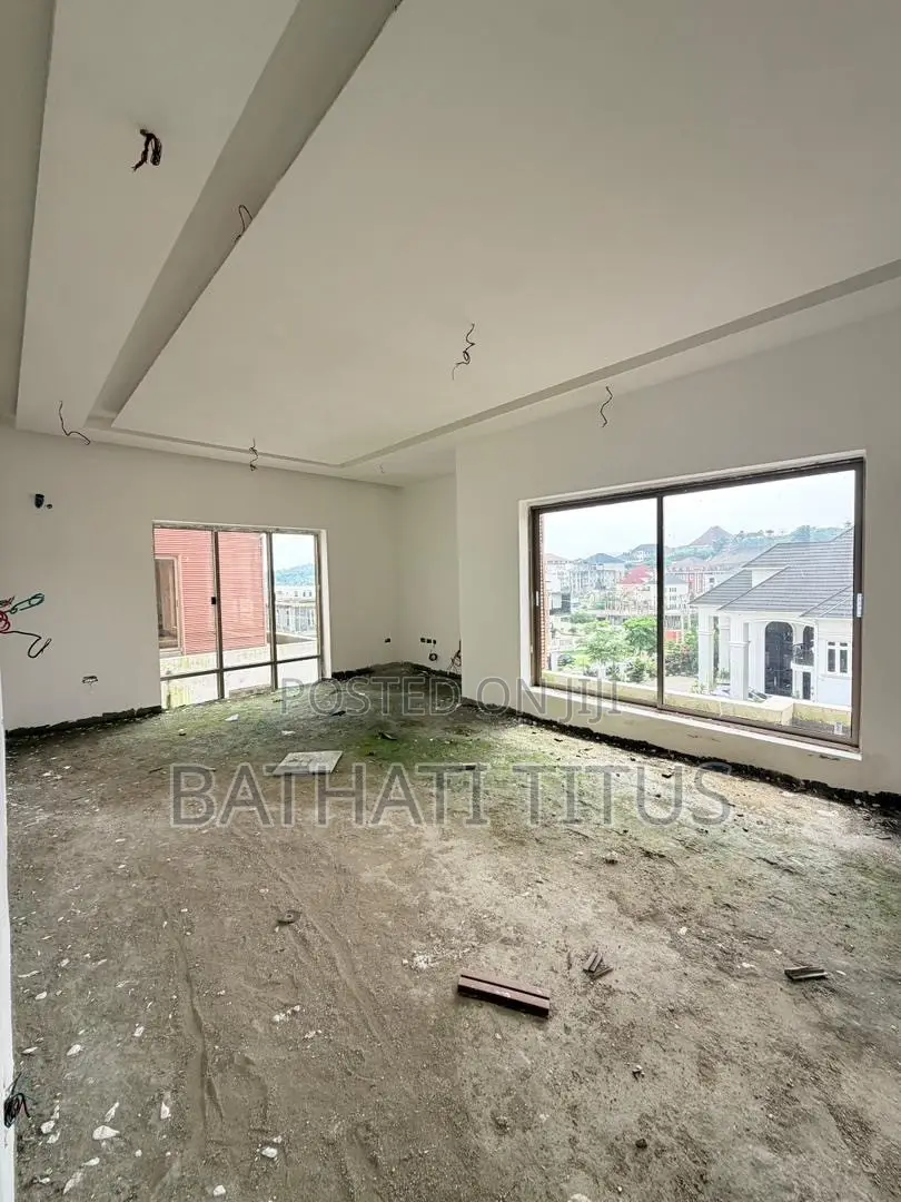 5bdrm Duplex in Guzape District for sale