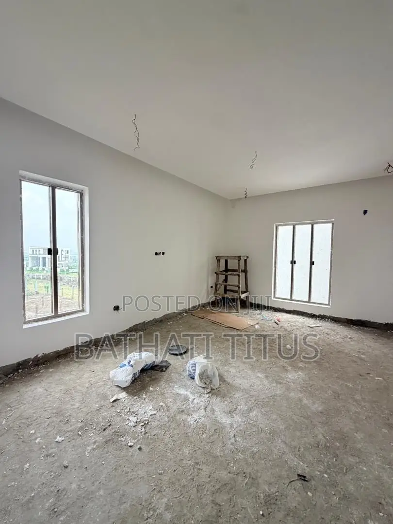 5bdrm Duplex in Guzape District for sale