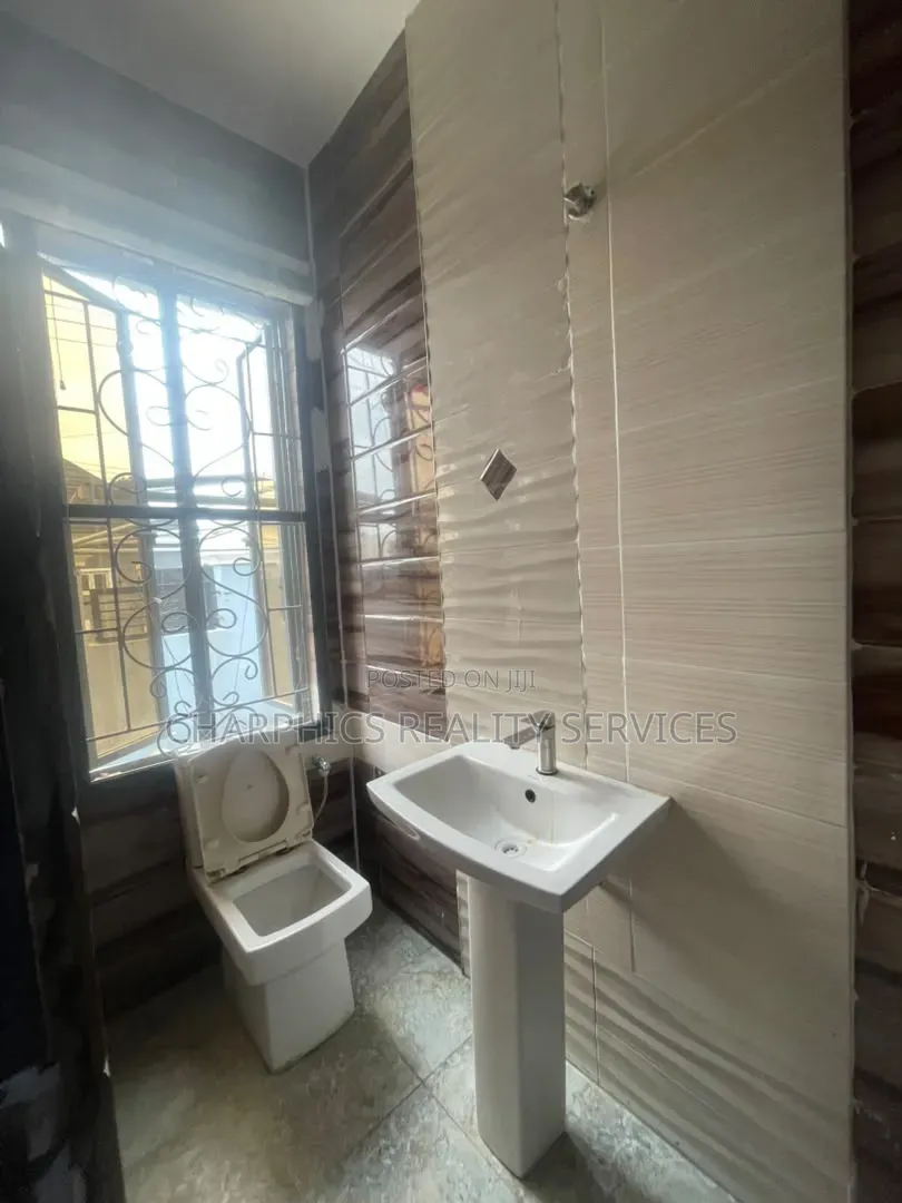 3bdrm Apartment in Abraham Adesanya Estate for rent