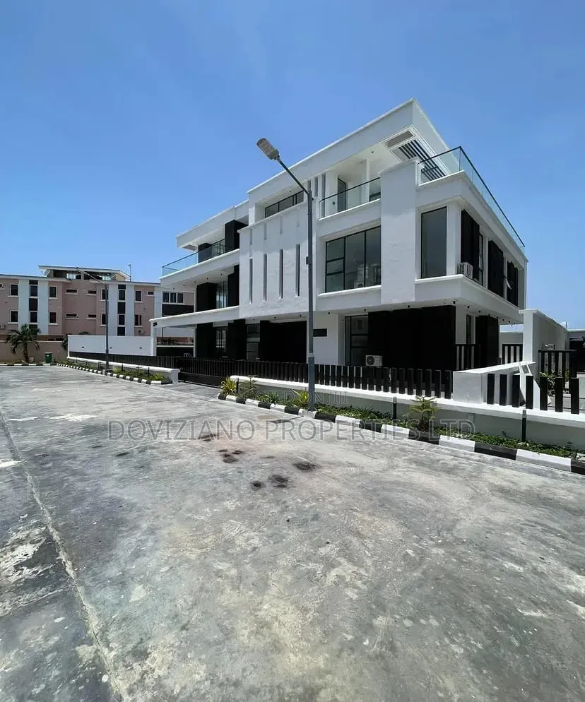 5bdrm Duplex in Osapa london for sale