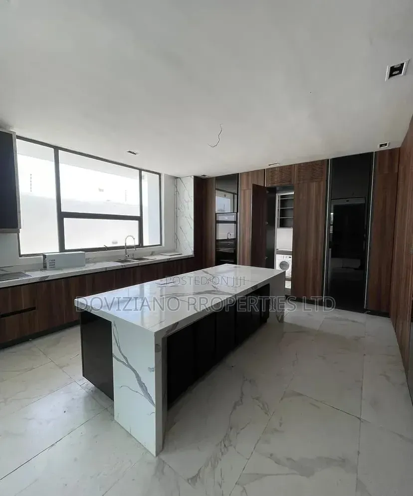 5bdrm Duplex in Osapa london for sale
