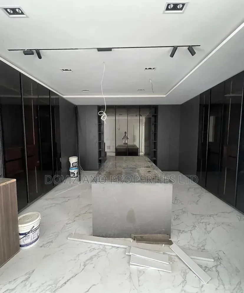 5bdrm Duplex in Osapa london for sale