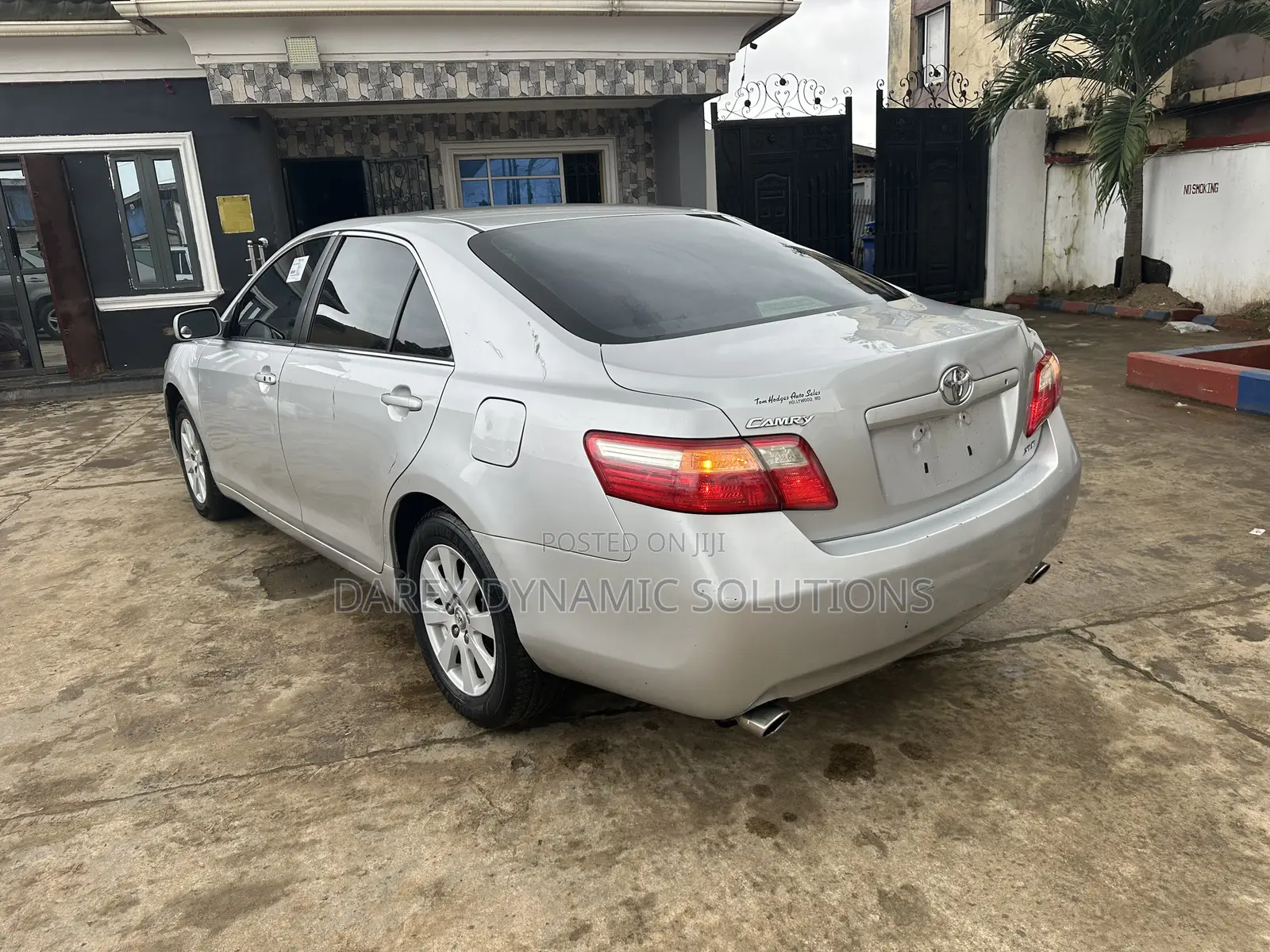 Toyota Camry XLE V6 4dr Sedan (3.5L 6cyl 6AM) 2009 Silver